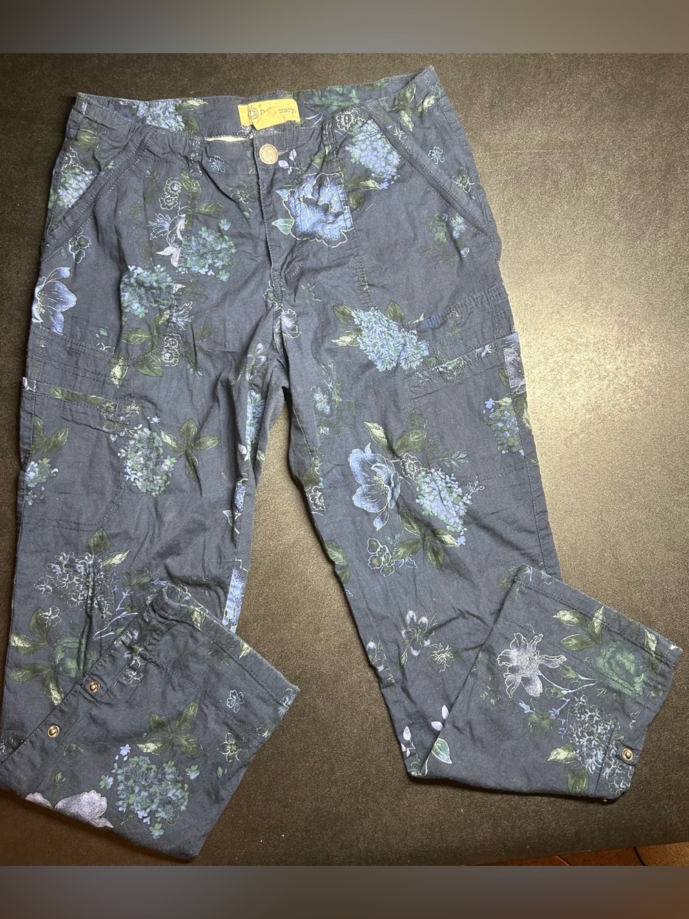 Democracy Women's Size 6 “Flex”-ellent Blue Floral Camo Cargo Pants